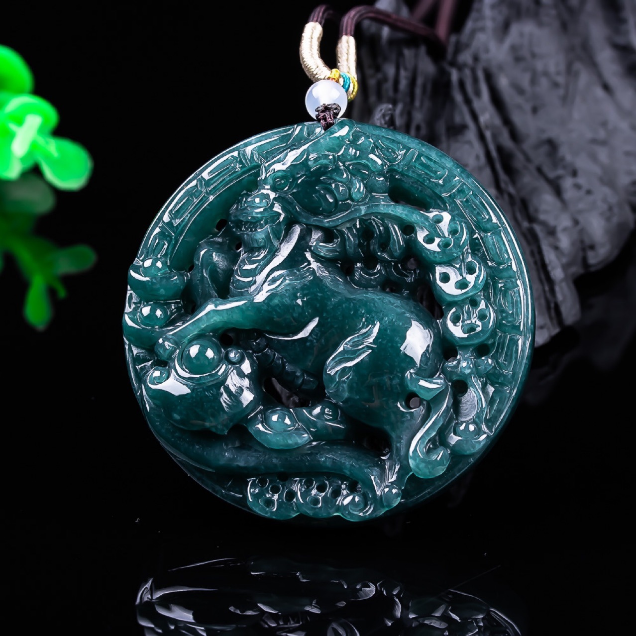 Vintage Women Fashion - Pingente de Dragão em Jadeite Birmanês,