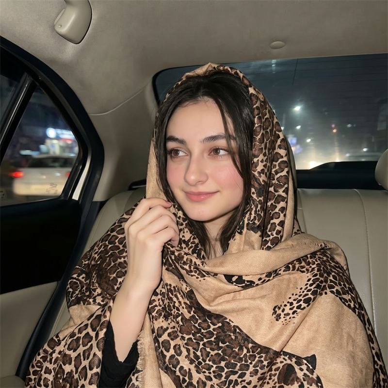 Hijab e lenço vintage com esta - Vintage Women Fashion avaliação e preço